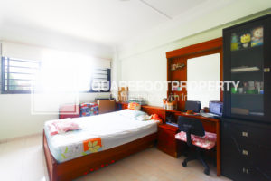 For Sale : Blk 216 Serangoon ave 4