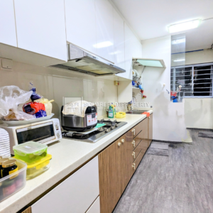 For Sale : Blk 322 Jurong East St 31